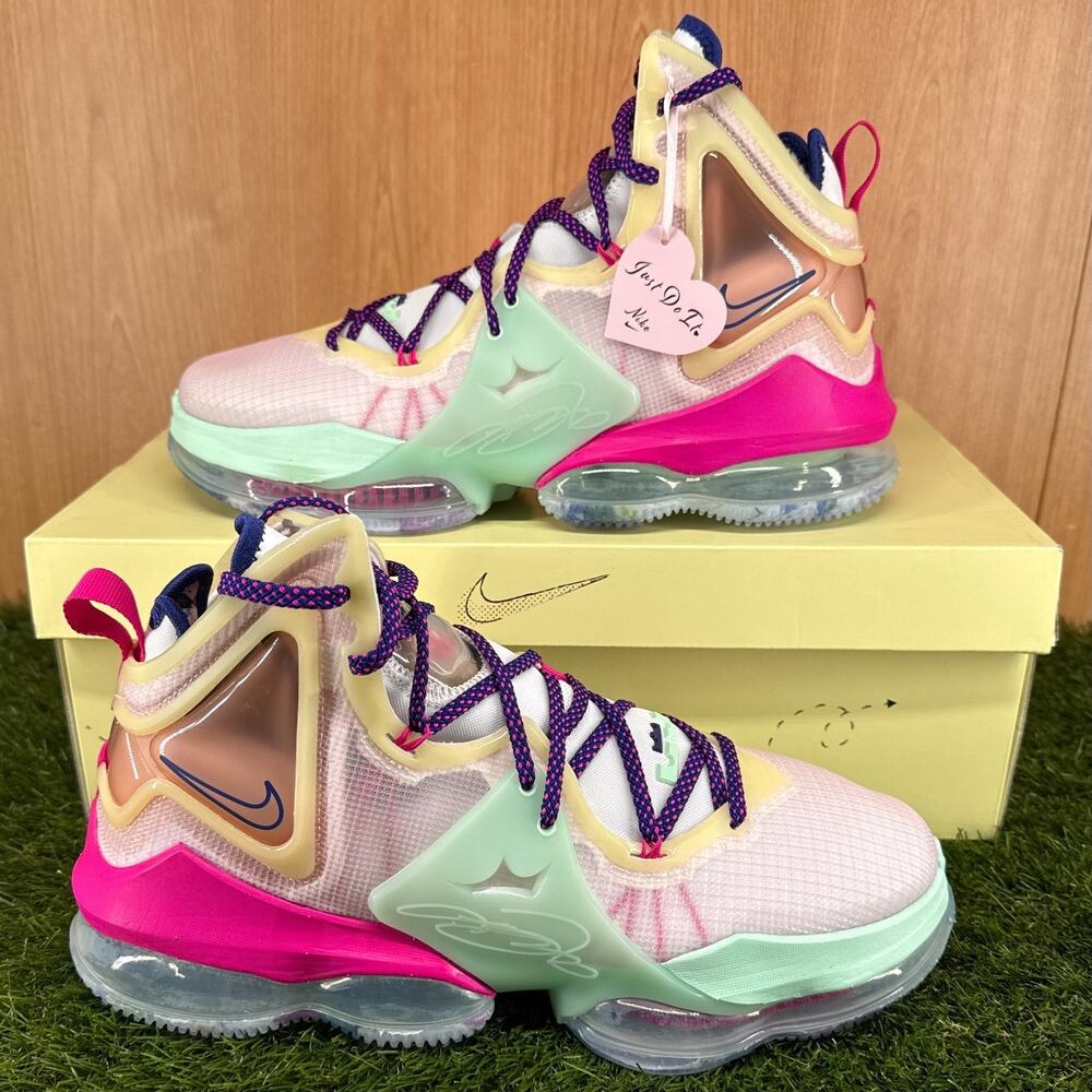 Nike LeBron 19 Valentine's Day Basketball Shoes DH8459-900 Men's Size 10.5